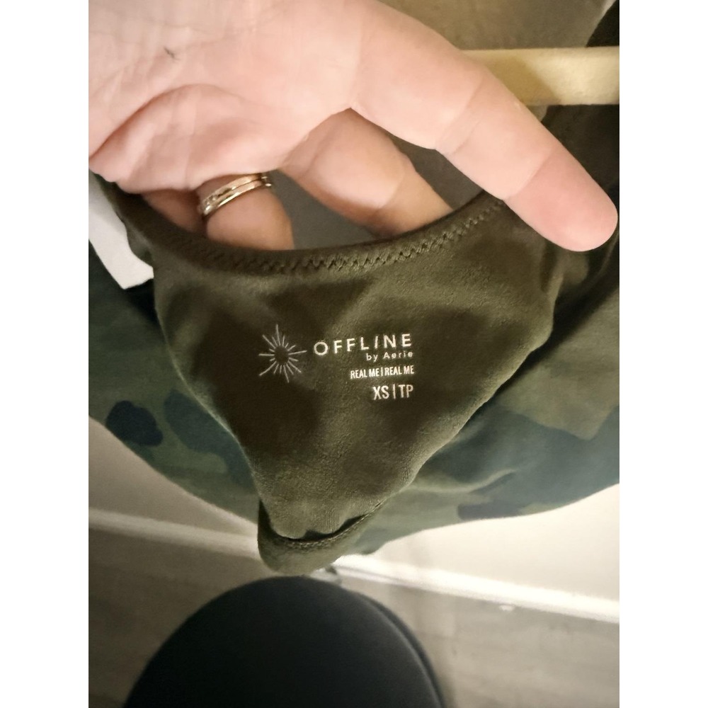 OFFLINE by Aerie Tank Top Womens XS Green Camo Excellent Real Me Cropped Cami - Picture 5 of 5